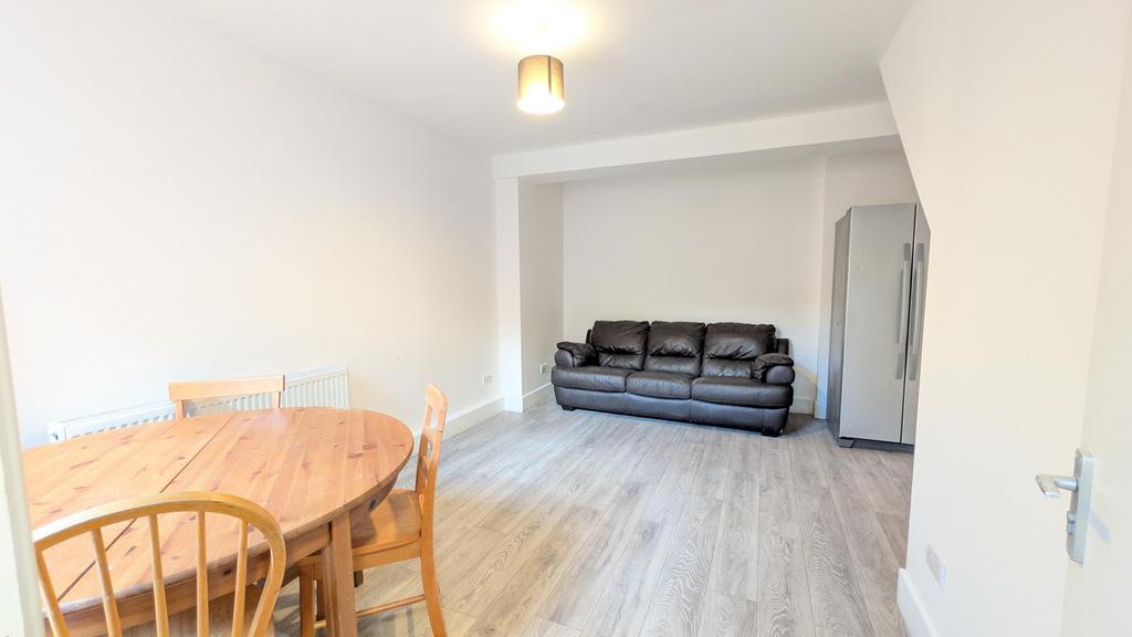 House in Nottingham - View 2