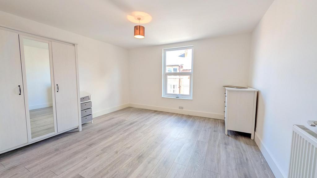 House in Nottingham - View 4