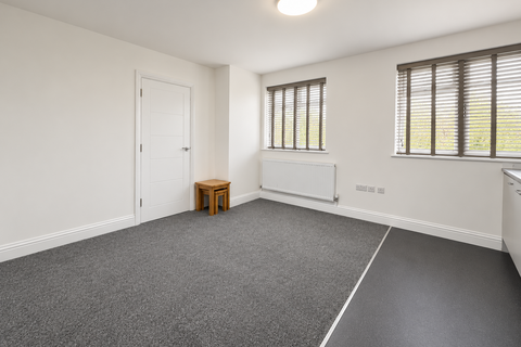 3 bedroom flat to rent, Old Ruislip Road, Northolt UB5