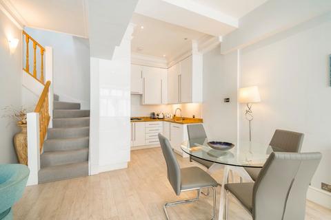 2 bedroom terraced house for sale, Queensberry Mews West, London SW7