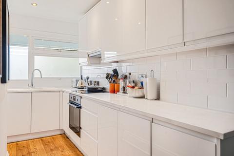 2 bedroom flat for sale, Queens Court, Hertford SG13