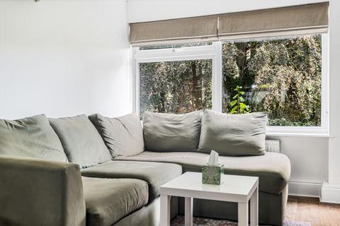 2 bedroom flat for sale, Queens Court, Hertford SG13