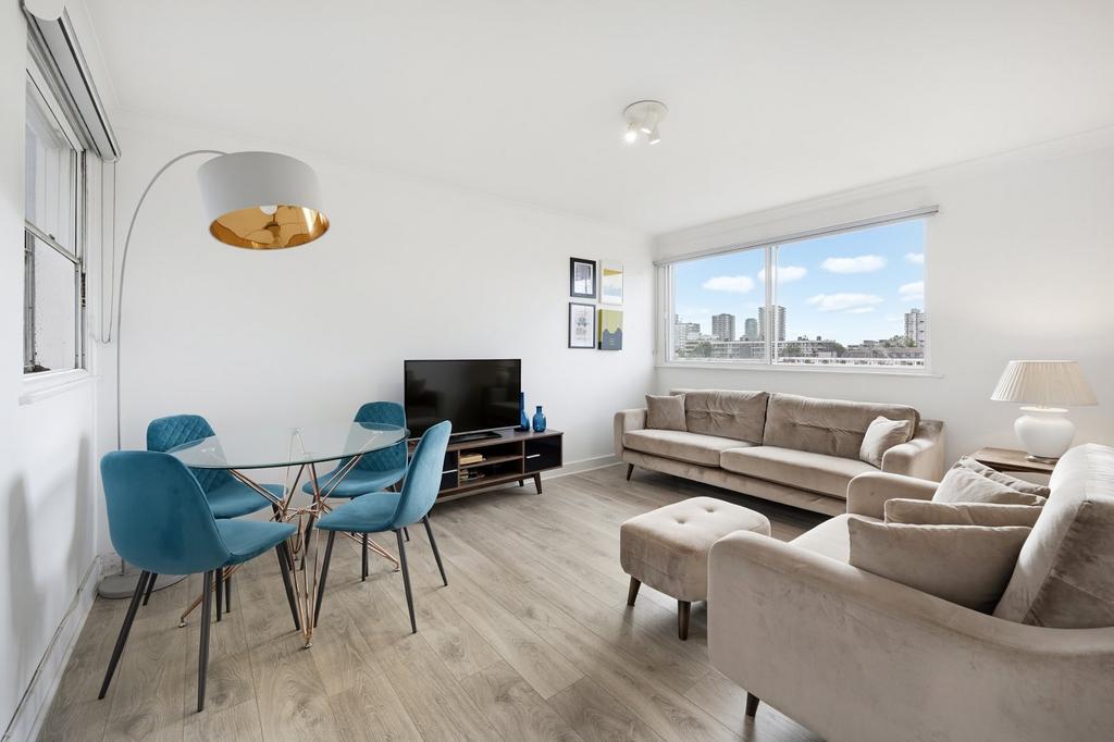 Apartment in London - More