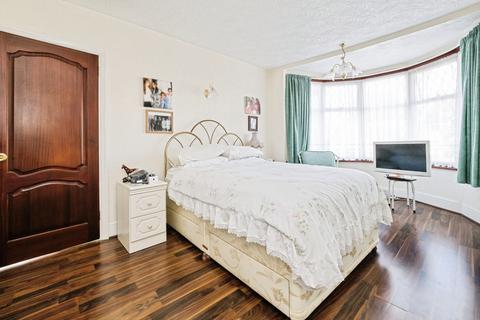 3 bedroom semi-detached house for sale, Minster Way, Hornchurch, Essex, RM11