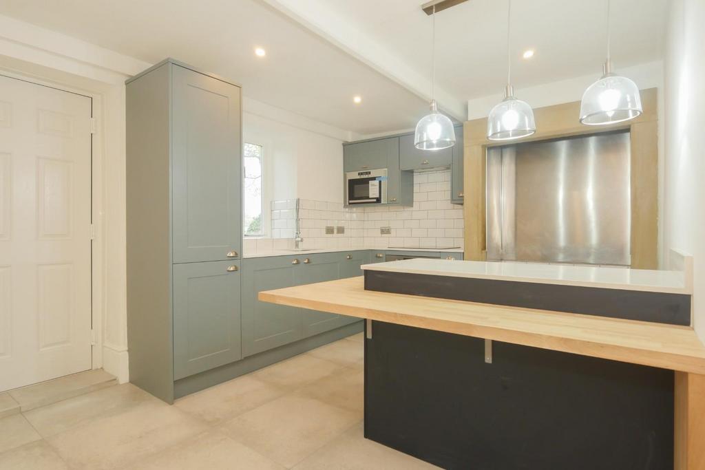 House in Leeds, West Yorkshire - View 2