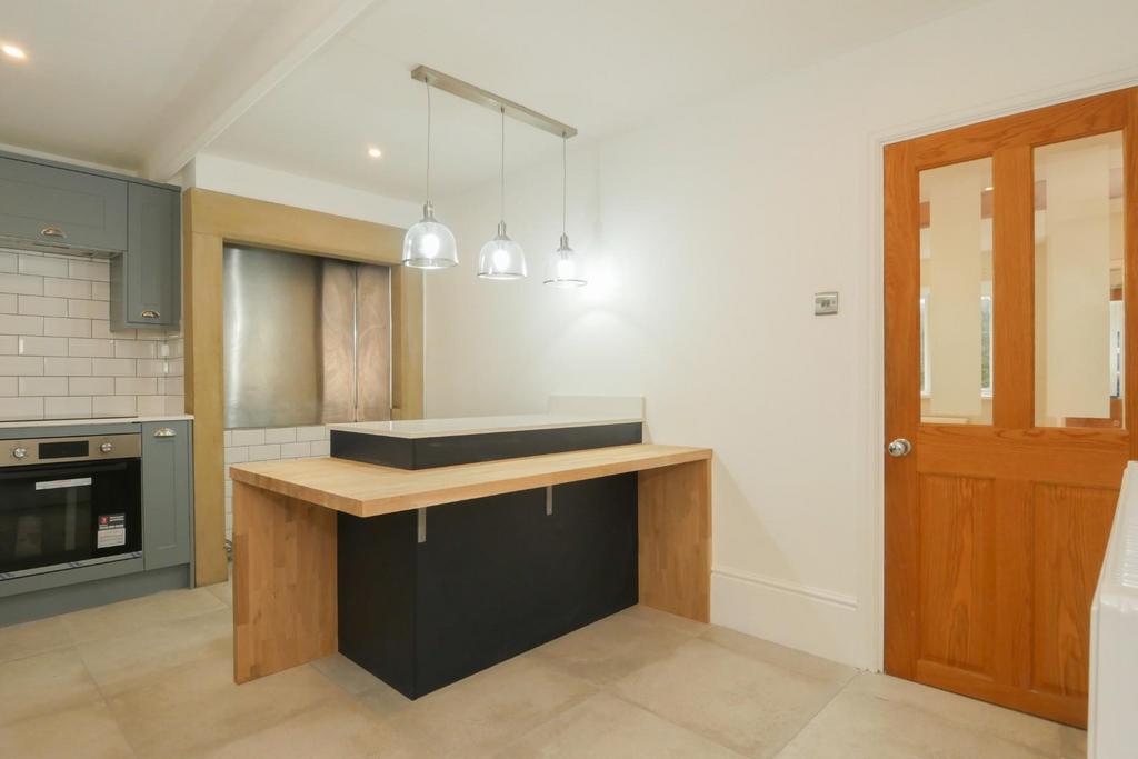 House in Leeds, West Yorkshire - View 5