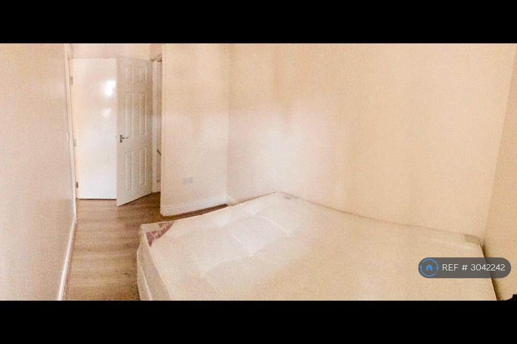 Apartment in Birmingham, Sparkhill - View 2