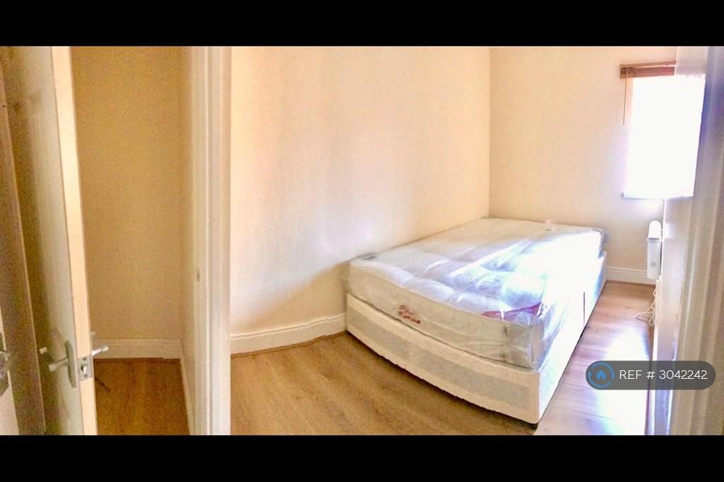 Apartment in Birmingham, Sparkhill - View 3