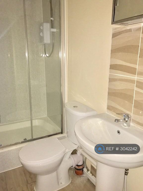 Apartment in Birmingham, Sparkhill - View 5