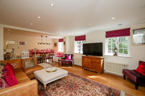 3 bedroom cottage to rent, London Road, Sunningdale