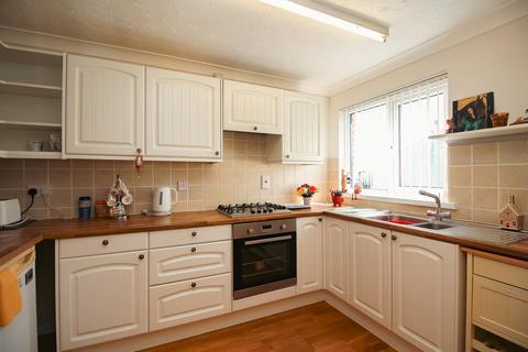 2 bedroom end of terrace house for sale, Karen Close, Bideford, EX39 4PQ