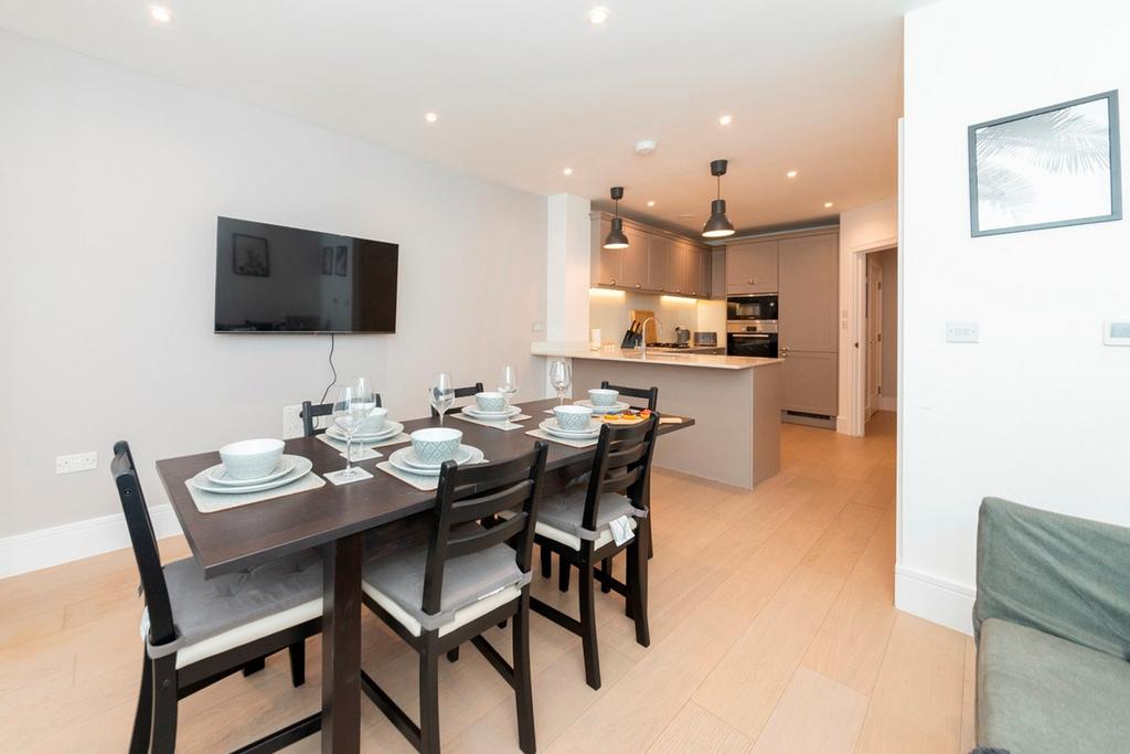 House in Reading - View 4