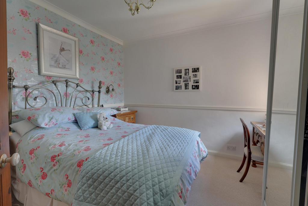 House in Southampton - More