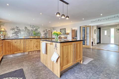 4 bedroom detached bungalow for sale, Prickwillow Road, Isleham, Ely