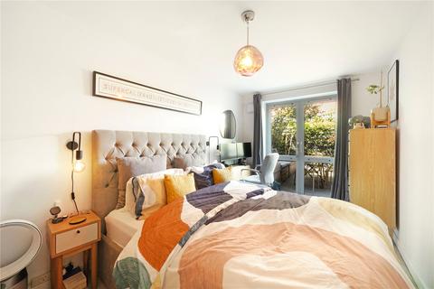 2 bedroom flat for sale, Mapesbury Road, Willesden Green, London, NW2