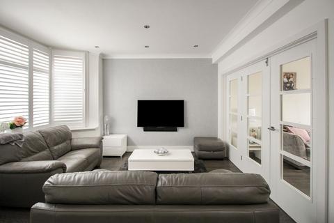 4 bedroom semi-detached house for sale, Torrington Gardens, London, N11
