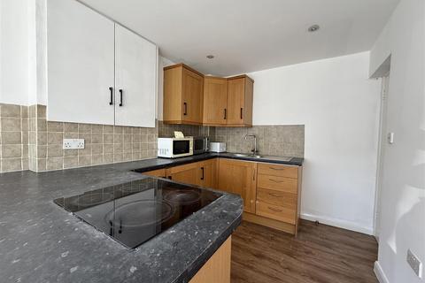 6 bedroom terraced house to rent, Prince Avenue, Westcliff-On-Sea