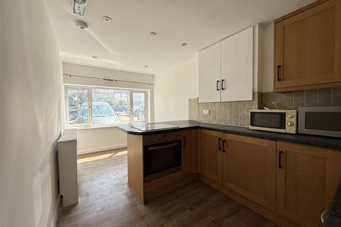 6 bedroom terraced house to rent, Prince Avenue, Westcliff-On-Sea