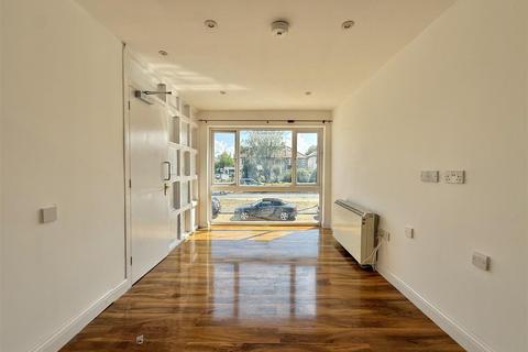 6 bedroom terraced house to rent, Prince Avenue, Westcliff-On-Sea