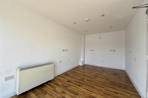 6 bedroom terraced house to rent, Prince Avenue, Westcliff-On-Sea