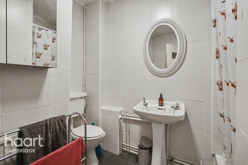 House in Cambridge, Petersfield - More