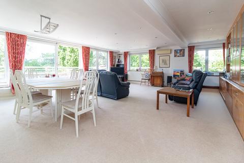 2 bedroom flat for sale, Leamington House, Stonegrove, HA8