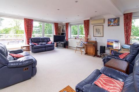 2 bedroom flat for sale, Leamington House, Stonegrove, HA8