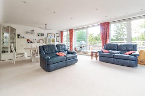 2 bedroom flat for sale, Leamington House, Stonegrove, HA8