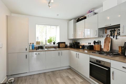 3 bedroom semi-detached house for sale, Illett Way, Faygate, Horsham, West Sussex, RH12