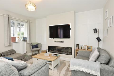 3 bedroom semi-detached house for sale, Illett Way, Faygate, Horsham, West Sussex, RH12
