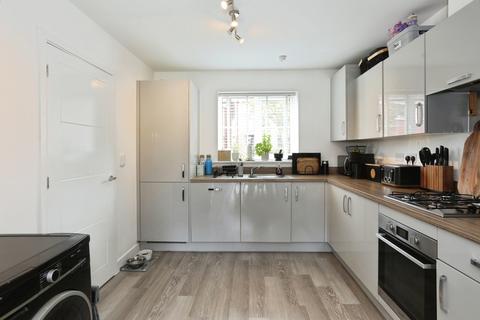 3 bedroom semi-detached house for sale, Illett Way, Faygate, Horsham, West Sussex, RH12