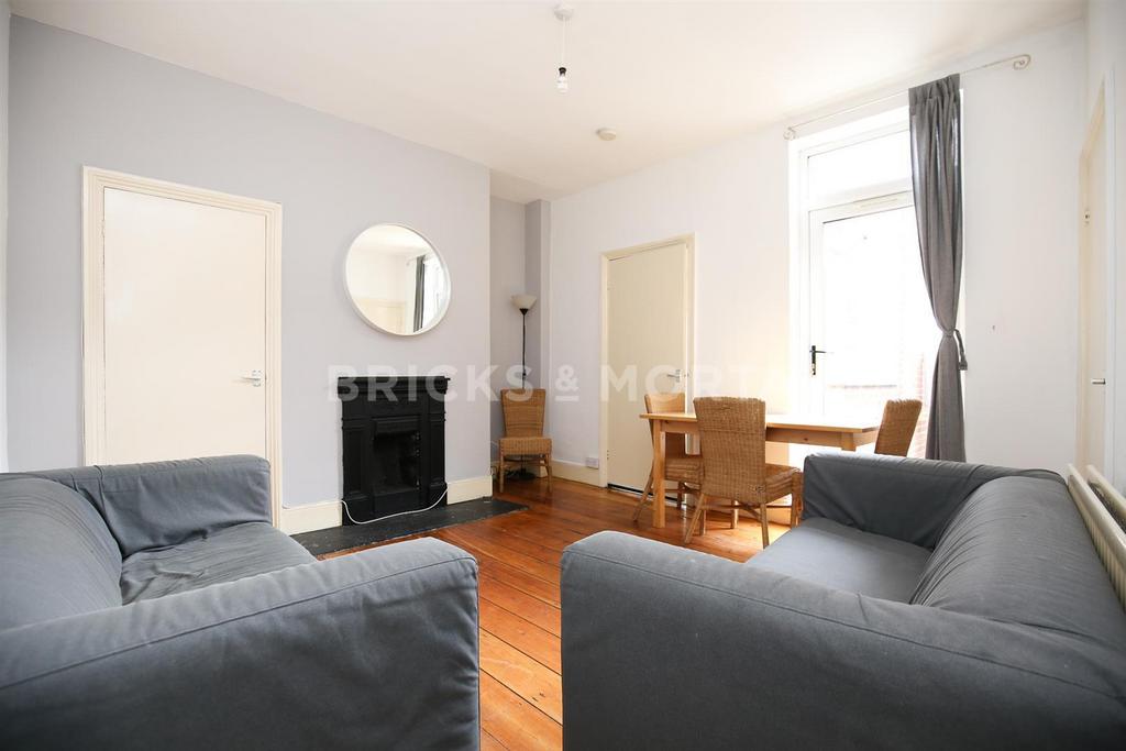 Apartment in Newcastle Upon Tyne - View 2