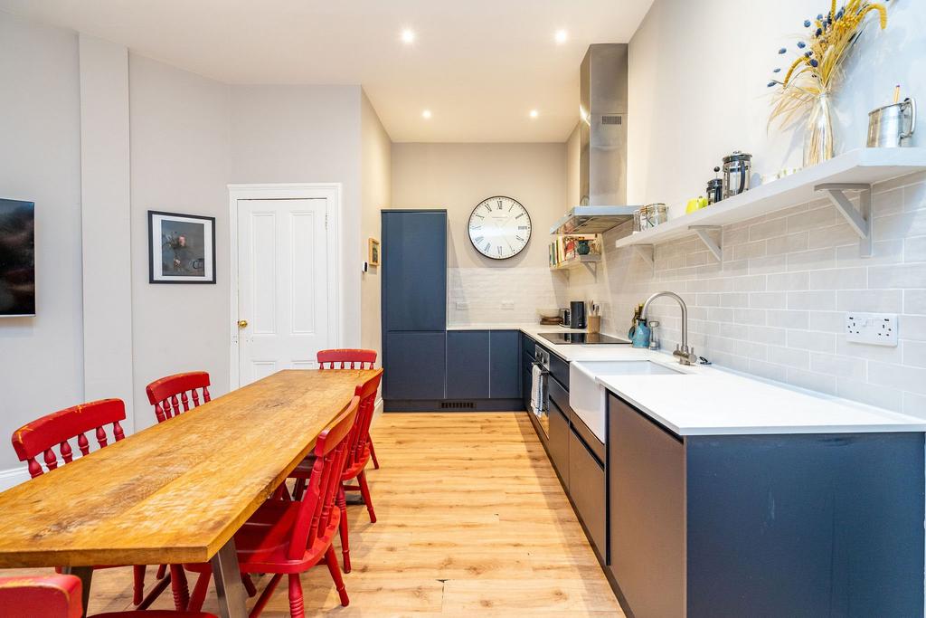 Apartment in EH7 - View 5
