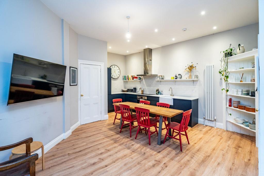 Apartment in EH7 - View 3