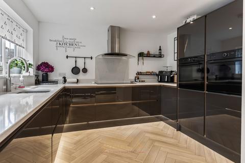 5 bedroom detached house for sale, Beechey Way, Crawley RH10