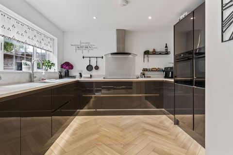 5 bedroom detached house for sale, Beechey Way, Crawley RH10
