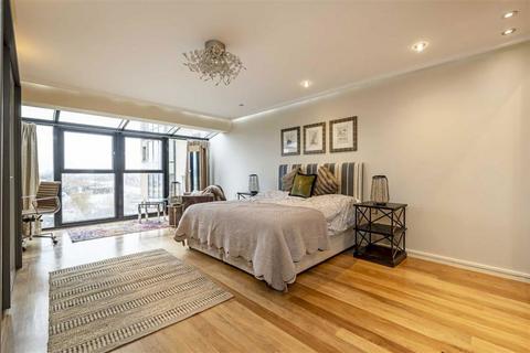 undefined, Cromwell Road, London SW7