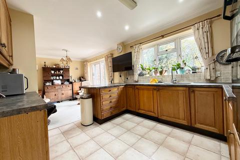 4 bedroom detached house for sale, Lippitts Hill, Luton, LU2