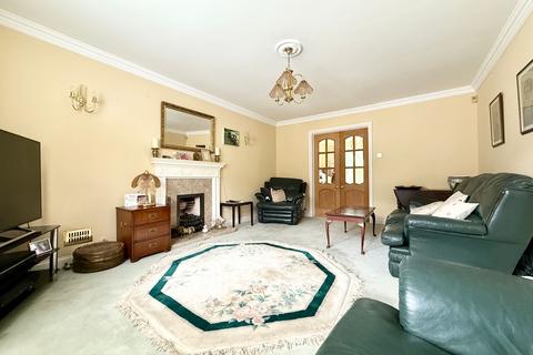 4 bedroom detached house for sale, Lippitts Hill, Luton, LU2