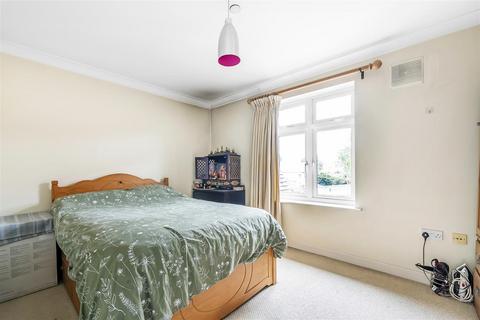 undefined, ROYAL SWAN QUARTER, LEATHERHEAD, KT22