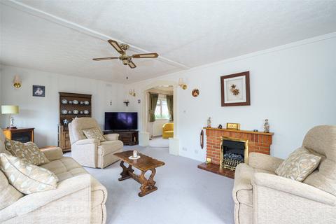 2 bedroom bungalow for sale, Andrew Crescent, Crosland Hill, Huddersfield, West Yorkshire, HD4