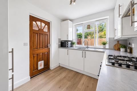 2 bedroom flat for sale, Avon Close, Worcester Park