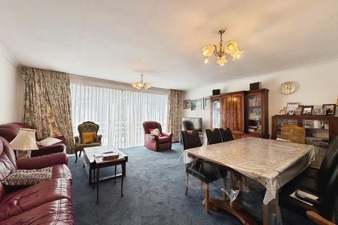2 bedroom flat for sale, Stonegrove, Edgware, HA8