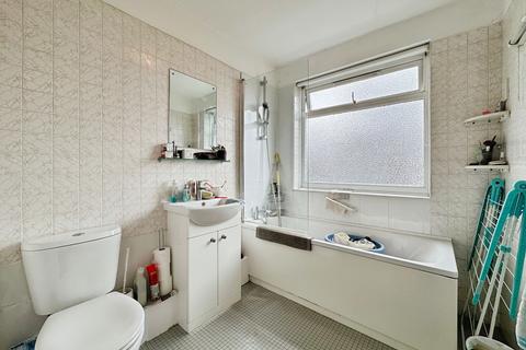 2 bedroom flat for sale, Stonegrove, Edgware, HA8
