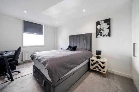 3 bedroom apartment for sale, High Street, Slough, Berkshire