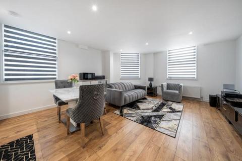 3 bedroom apartment for sale, High Street, Slough, Berkshire