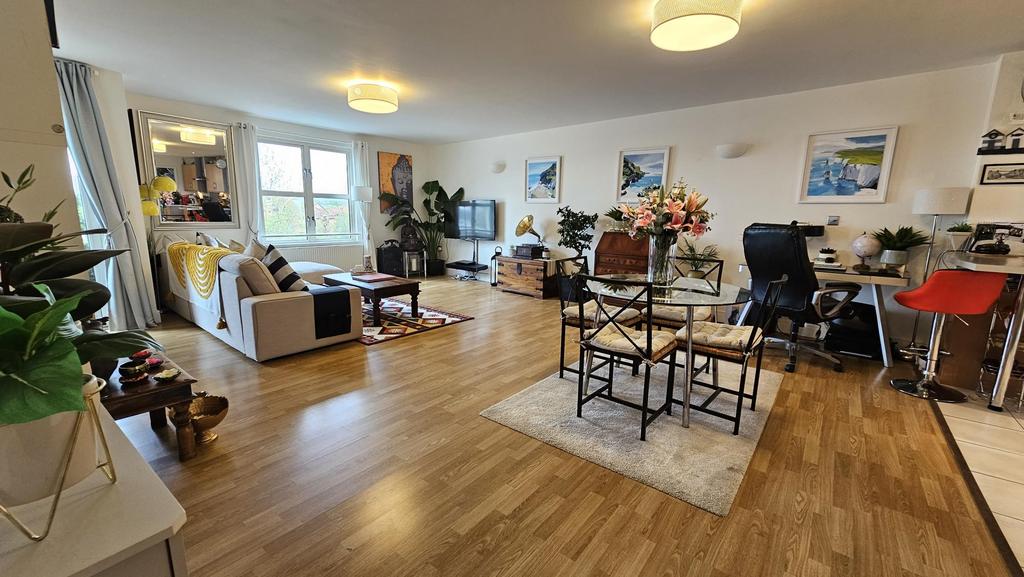 Apartment in Bristol - View 3