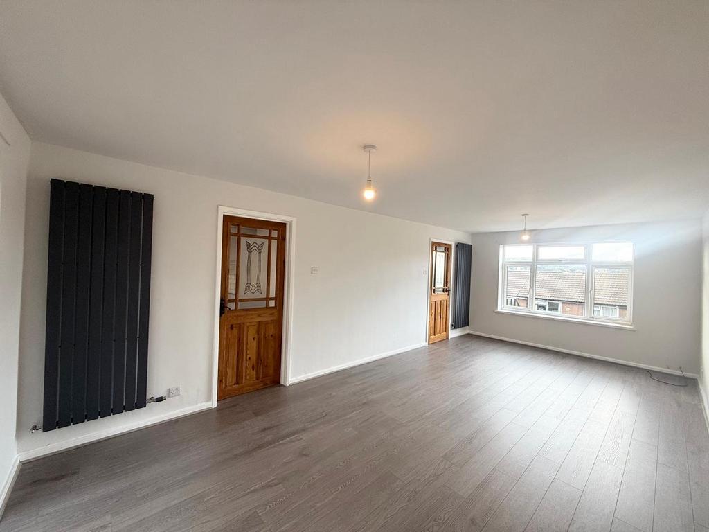 House in Leeds, Half Mile, Rodley - View 5