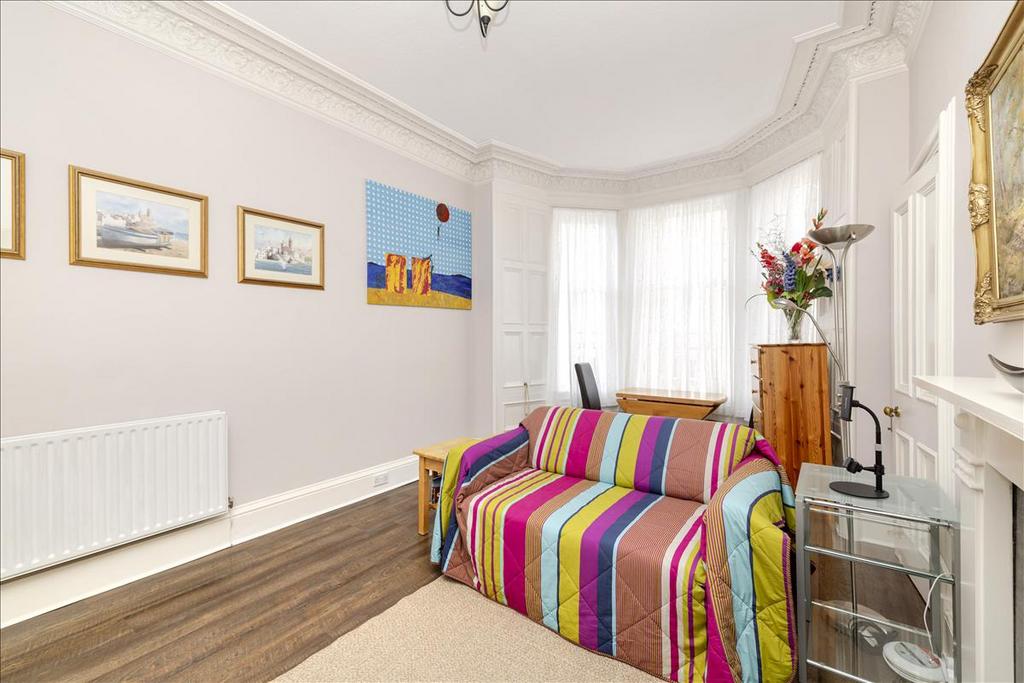Apartment in Edinburgh - View 3