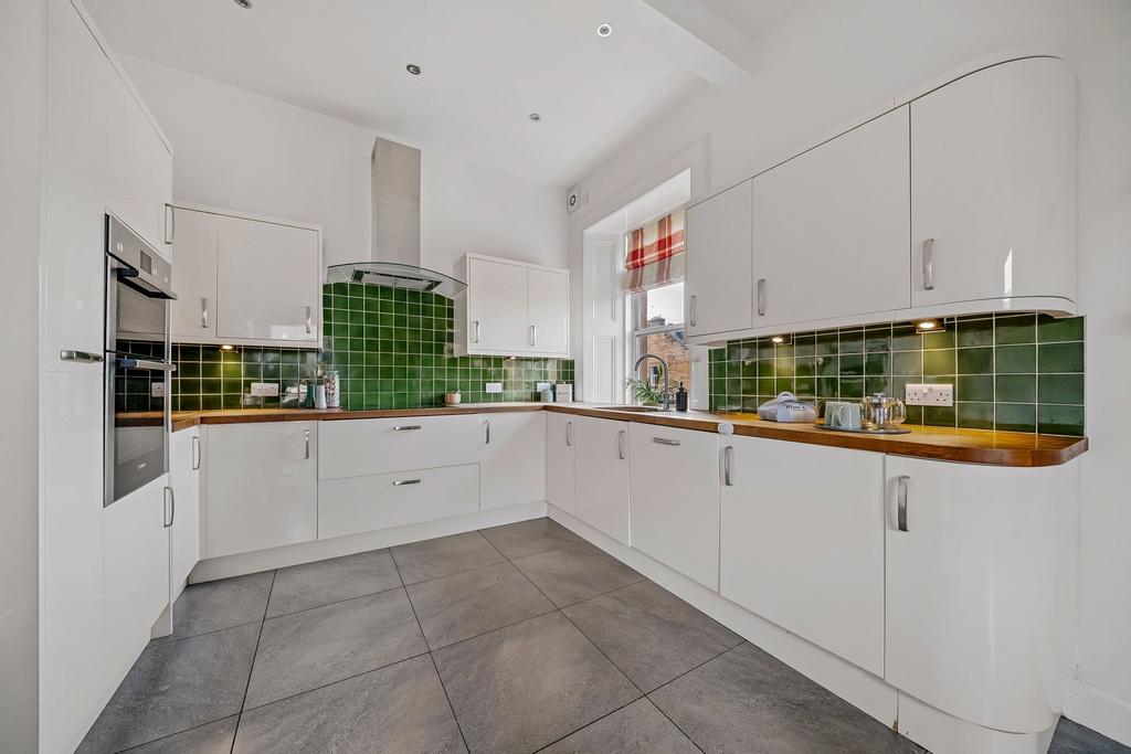 Apartment in Edinburgh - More